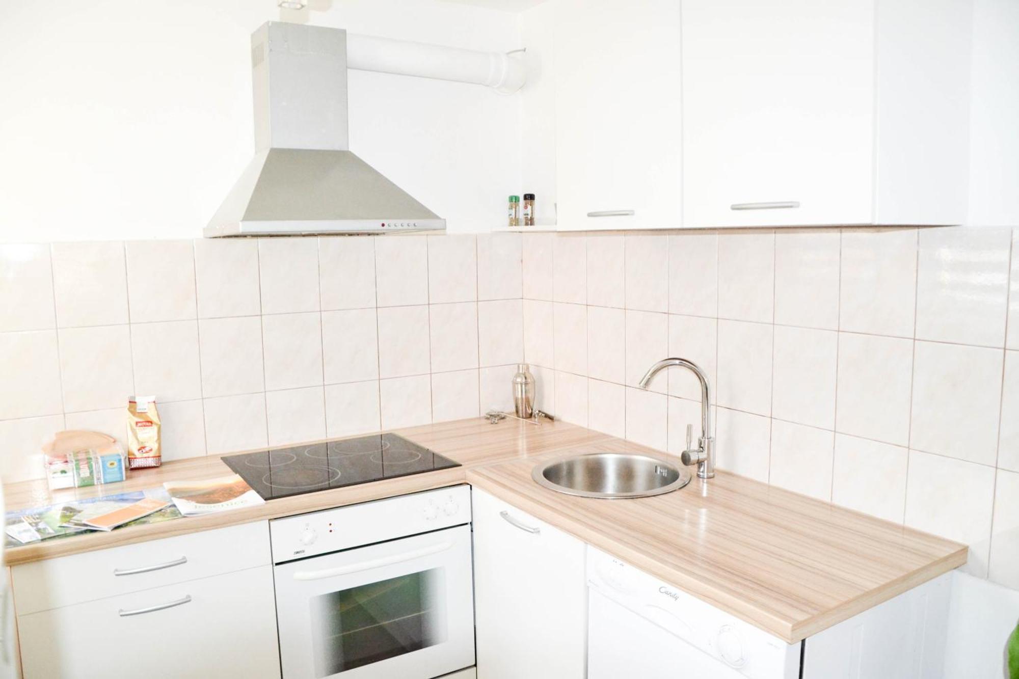 Villa Hillside Apartment เยเซนิตเซ ภายนอก รูปภาพ