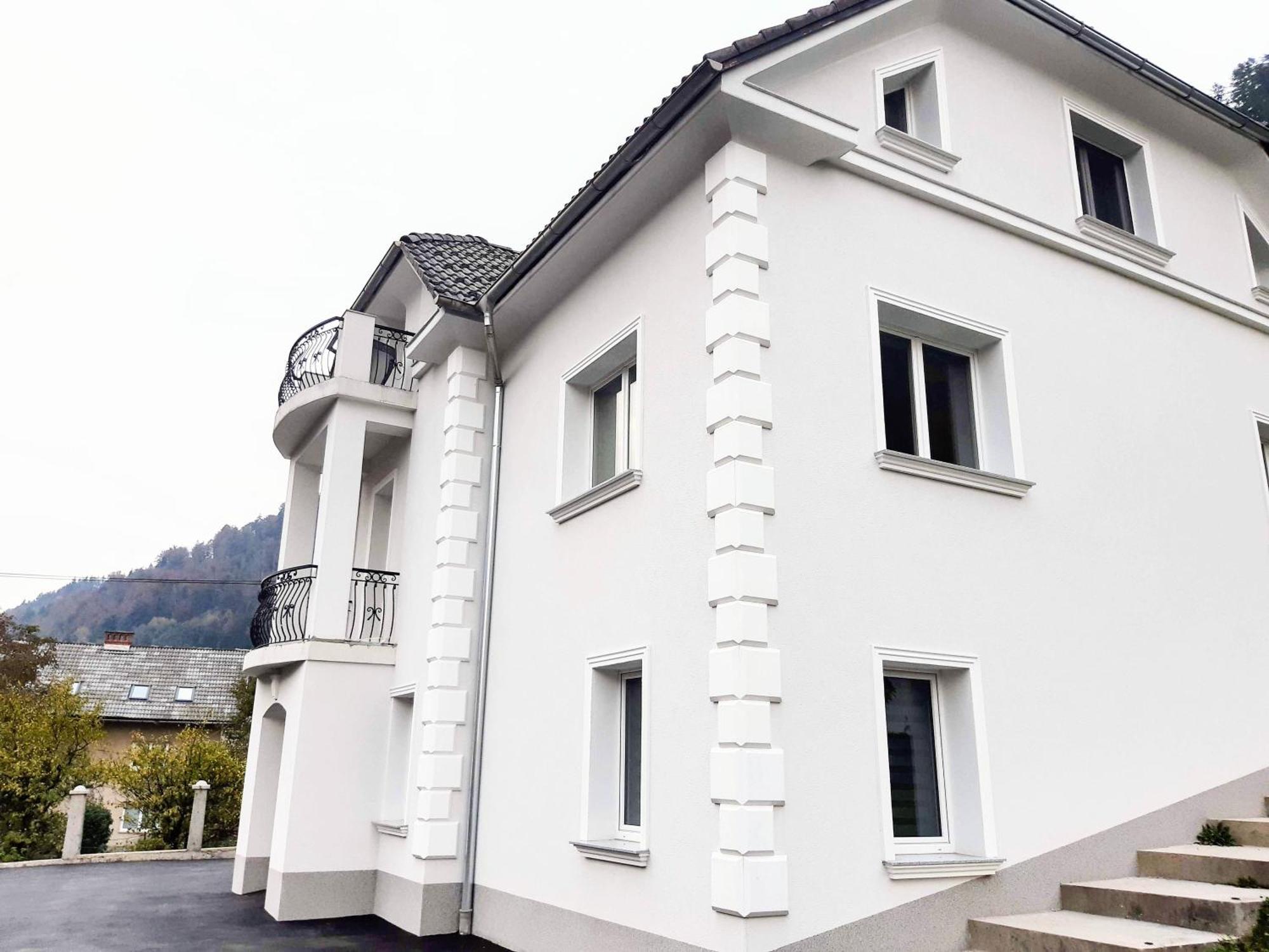 Villa Hillside Apartment เยเซนิตเซ ภายนอก รูปภาพ