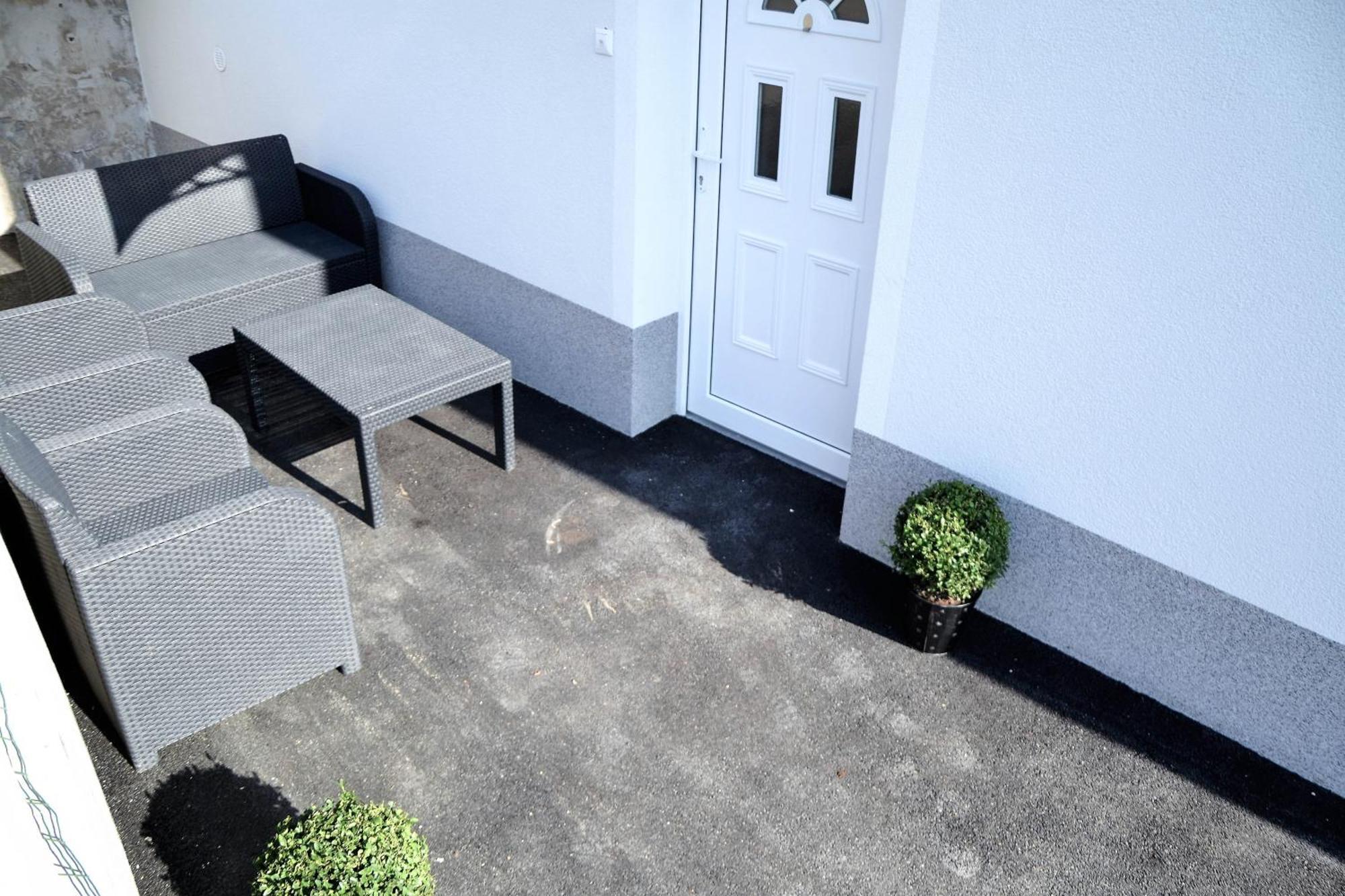 Villa Hillside Apartment เยเซนิตเซ ภายนอก รูปภาพ