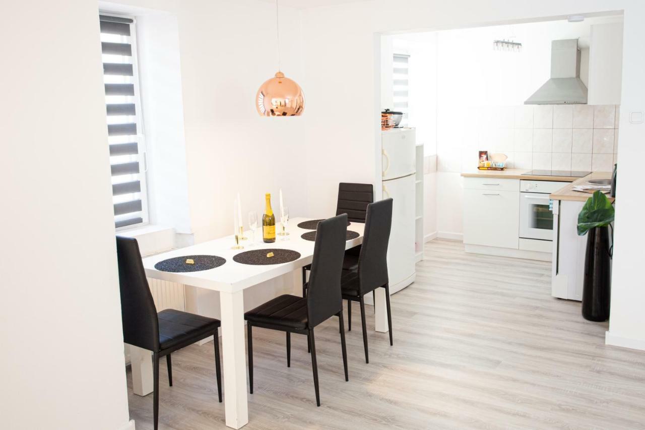 Villa Hillside Apartment เยเซนิตเซ ภายนอก รูปภาพ