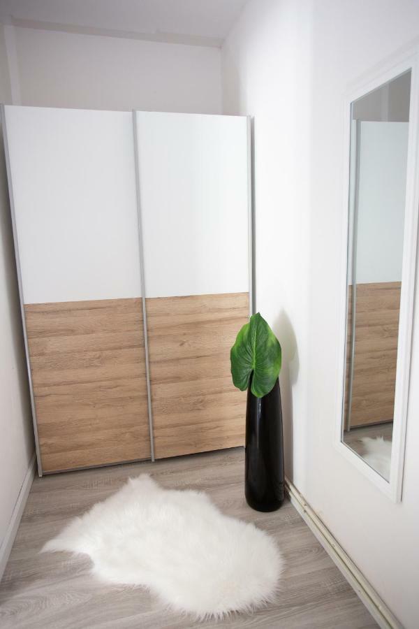 Villa Hillside Apartment เยเซนิตเซ ภายนอก รูปภาพ