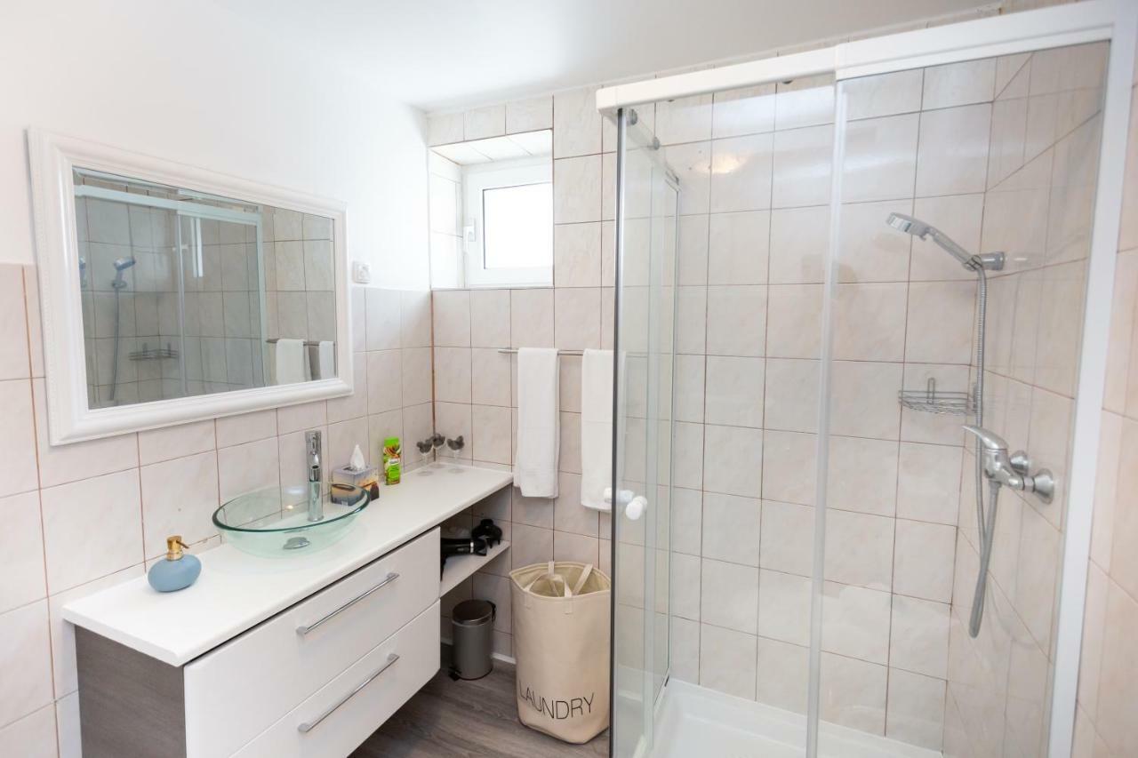 Villa Hillside Apartment เยเซนิตเซ ภายนอก รูปภาพ